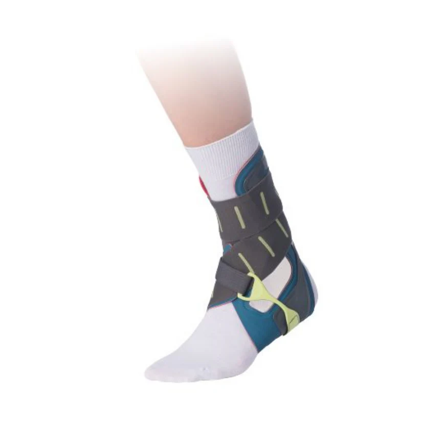 VACOTALUS Orthèse de l'articulation sprayunguée Stabili debout à gauche